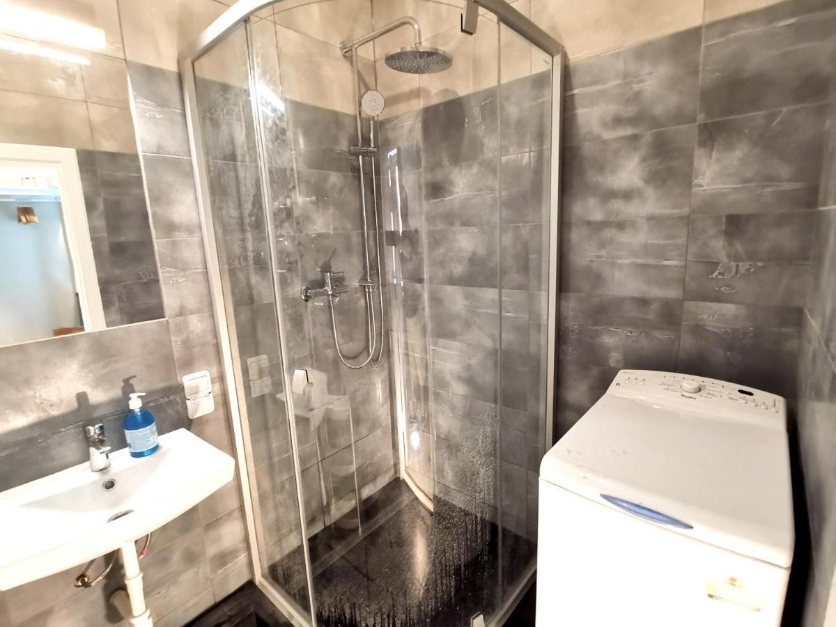 Lacplesa Downtown New 2-Bedroom Apartment Riga Ngoại thất bức ảnh